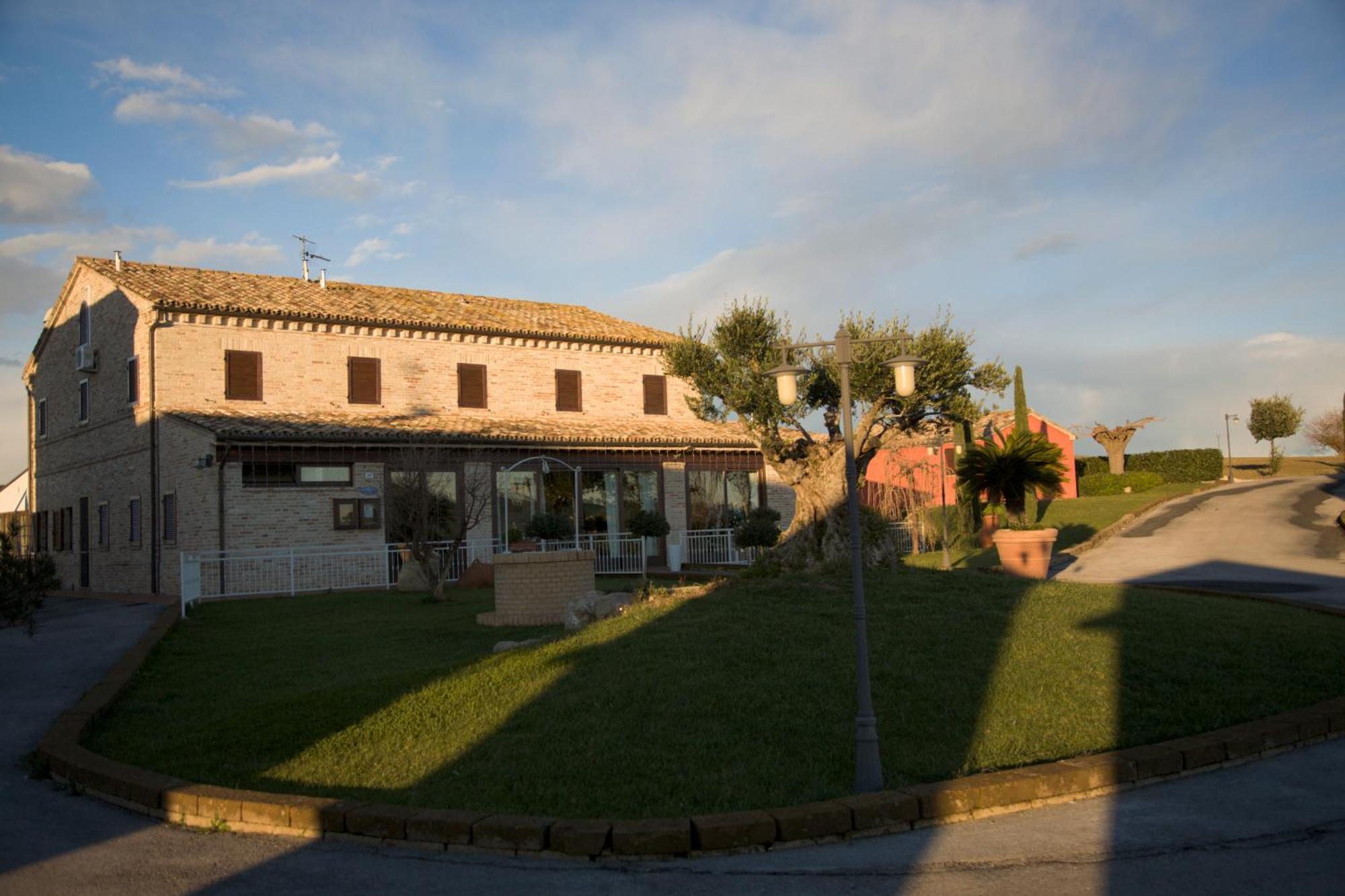 Osteria Dei Segreti Pensionat Appignano  Eksteriør billede