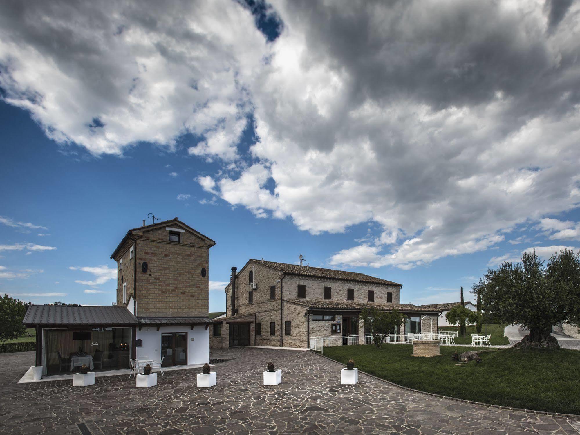 Osteria Dei Segreti Pensionat Appignano  Eksteriør billede